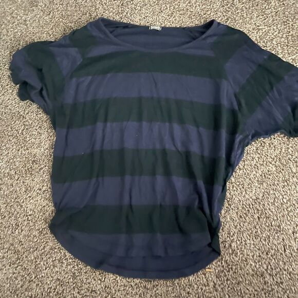Womens navy & black striped scoop bottoms t-shirt. Crop fit. Super soft. EUC - Picture 1 of 5